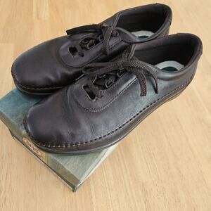 SAS Traveler Athletic Lace Up Shoe - Dark Brown - sz 9M - Missing insoles